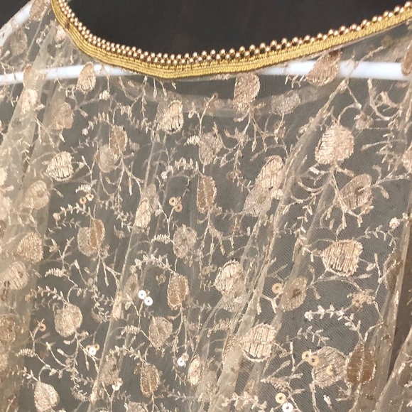 Poncho - Picture 5 of 8